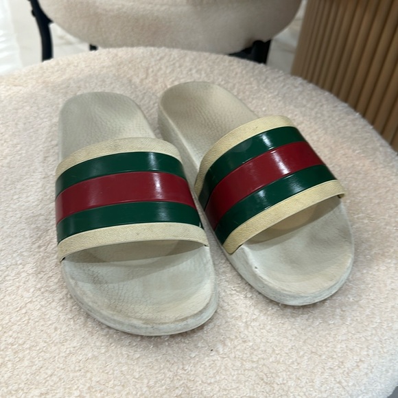 Authentic men’s Gucci slides - Picture 1 of 3